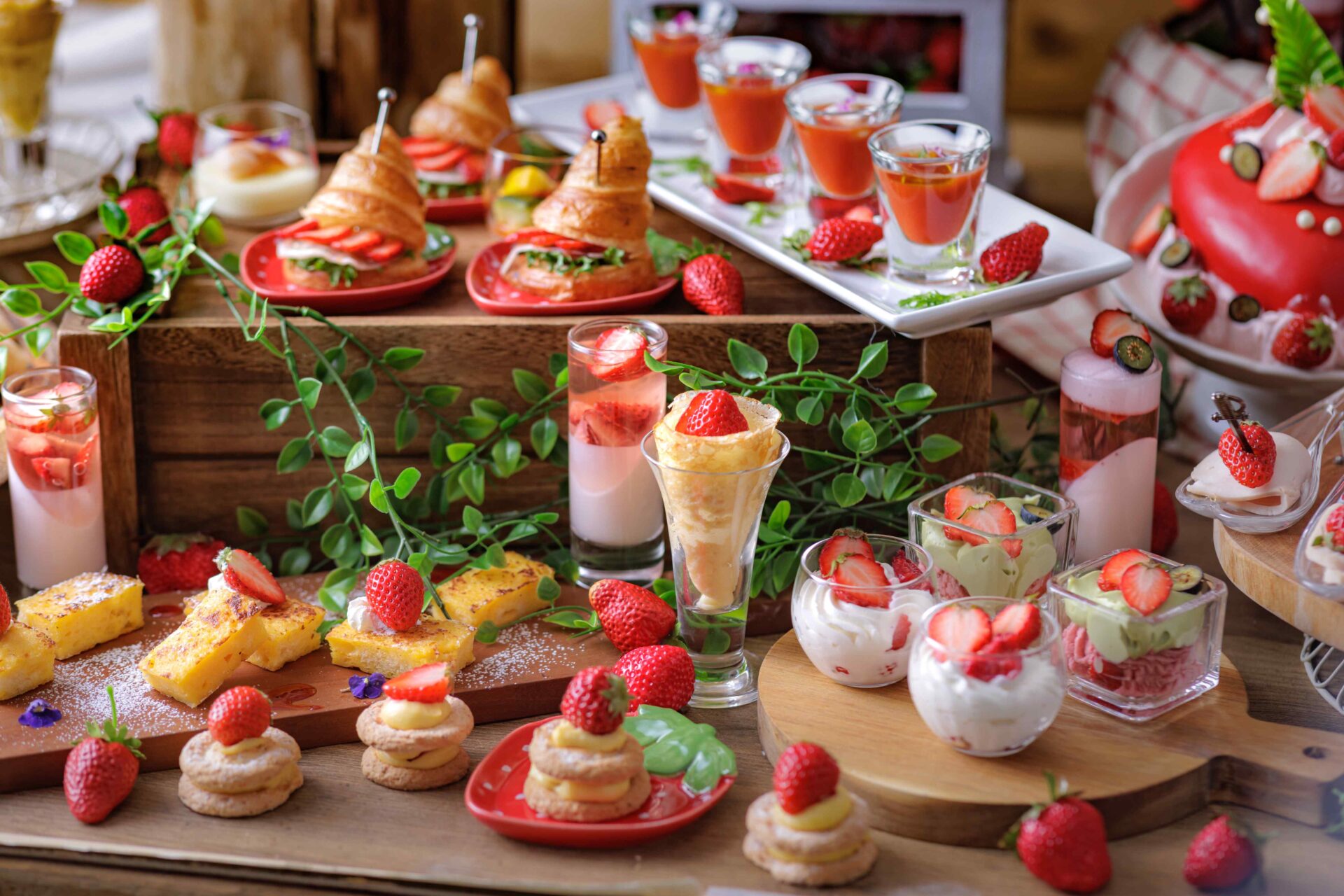 【June 7th (Sat) and 8th (Sun) 2 days only! 】Strawberry Sweets Lunch Buffet