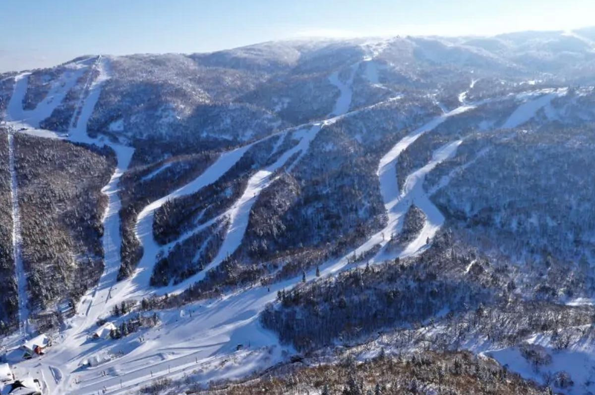 キロロ 札幌から約1時間のアクセスで人気のゲレンデ。3つのエリアに広がる豊富なコースは、初心者から上級者まで満足できます。